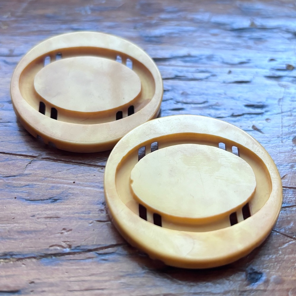 Bakelite Buckles - Picture 3 of 5